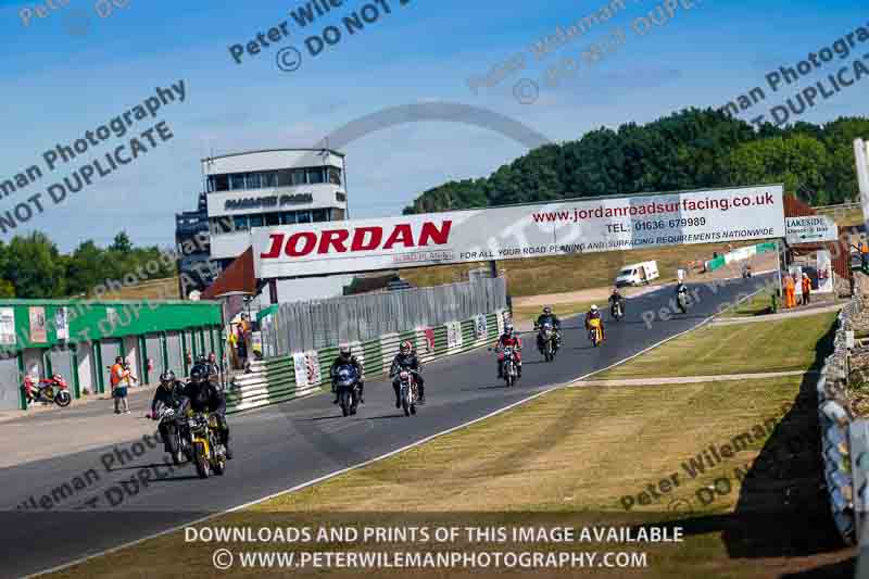 Vintage motorcycle club;eventdigitalimages;mallory park;mallory park trackday photographs;no limits trackdays;peter wileman photography;trackday digital images;trackday photos;vmcc festival 1000 bikes photographs